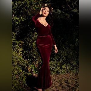La Femme en Noir Marilyn Gown in Oxblood Size L